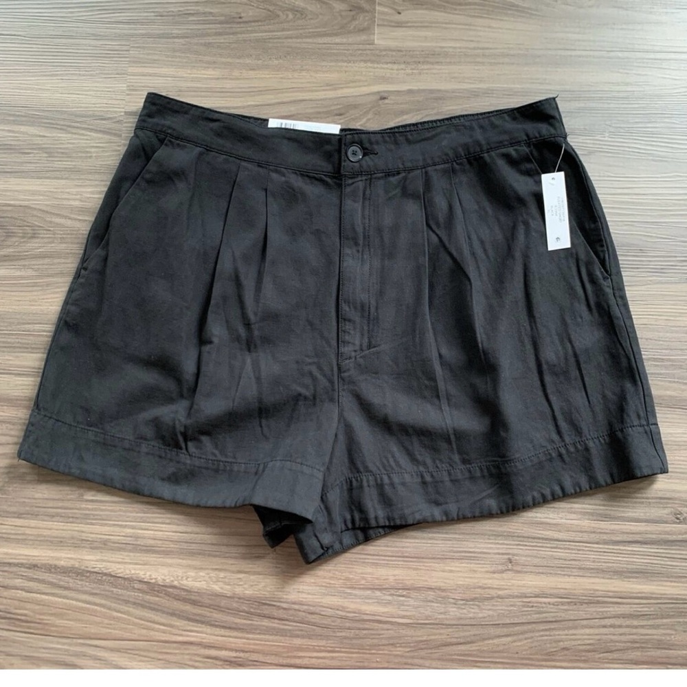 Joie Black Pleated Shorts L